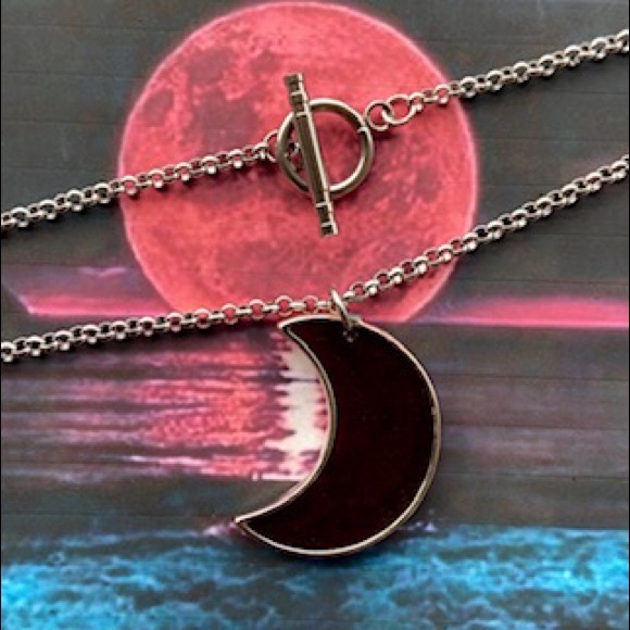 Dark Red resin & glitter crecent moon steel choker - Picture 7 of 9